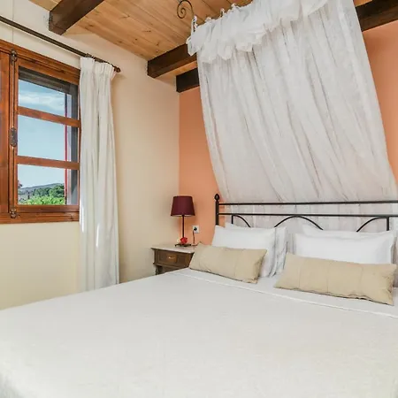 Farm stay Therianos Traditional *
