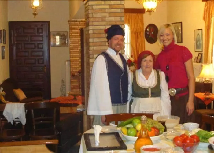 Therianos Traditional Lantgård
