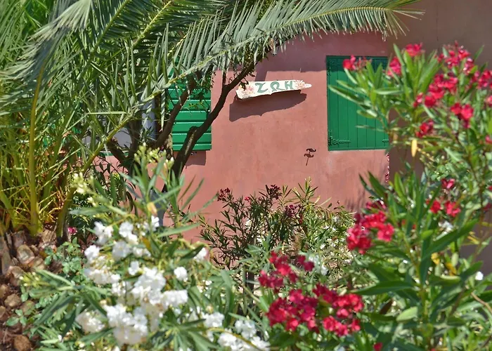 Therianos Traditional Lantgård