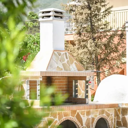 Farma Therianos Traditional *