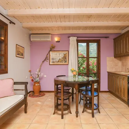 Farma Therianos Traditional *