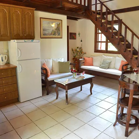Farma Therianos Traditional